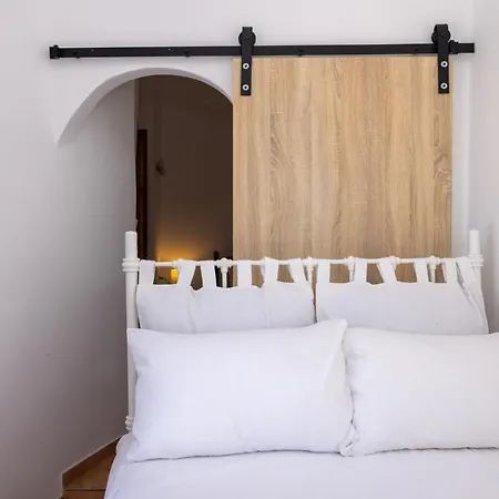 Neotraditional House In Tinos For 4 Ppl